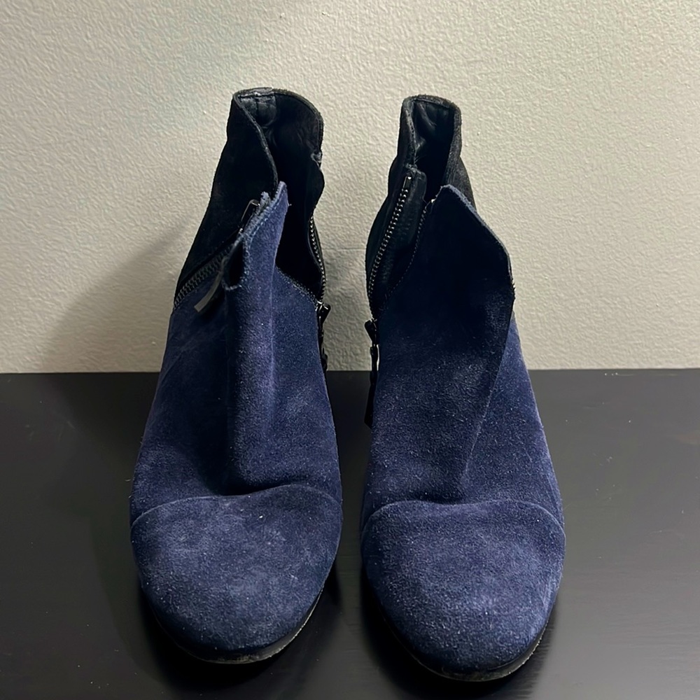 Rag & Bone black and blue suede women’s booties with block heels. Size 8.5.